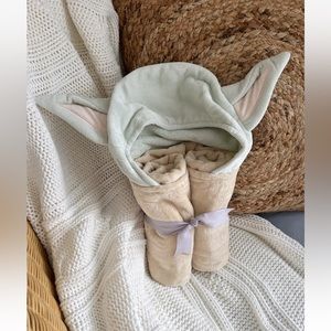 Pottery Barn Kids Star Wars Madalorian Grogu Baby Hooded Towel “Benjamin” NWOT